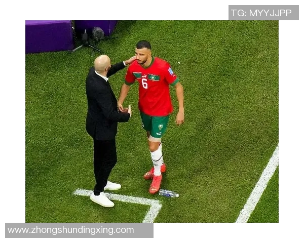 球员为亡父进球后跪地痛哭,令人泪目 球员为亡父进球后跪地痛哭,令人泪目