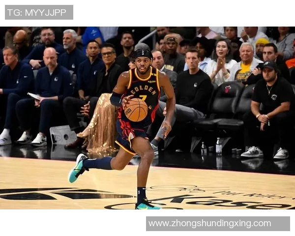 镜头捕捉:NBA赛场小动作引发热议 镜头捕捉:NBA赛场小动作引发热议