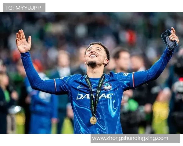 足球最新动态:转会窗口关闭前的最后交易 足球最新动态:转会窗口关闭前的最后交易